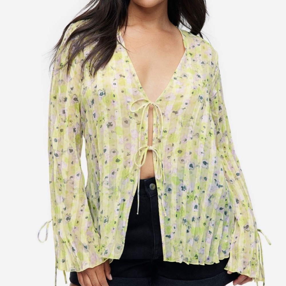H&M Women Floral Sheer Blouse Front Tie A-line Long trumpet sleeve Deep V NWT XS